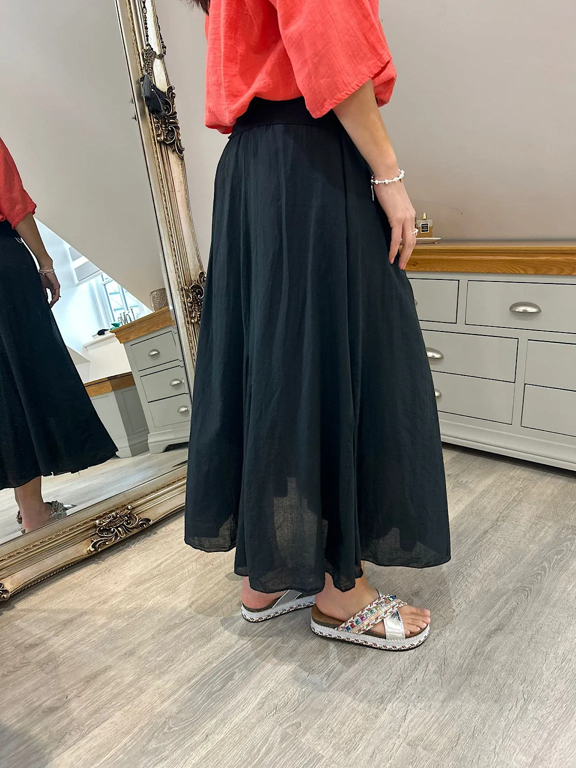 Black Flow Long Skirt