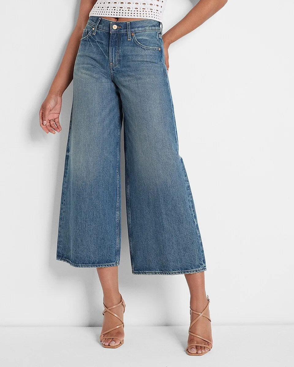 Mid Rise Medium Wash Wide Leg Ankle Jeans in Medium Wash