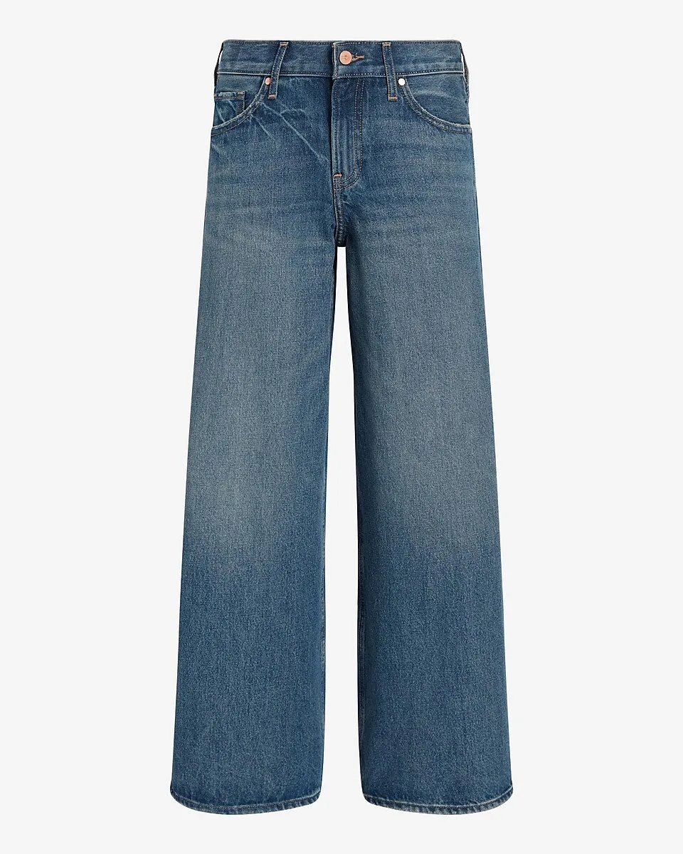 Mid Rise Medium Wash Wide Leg Ankle Jeans in Medium Wash